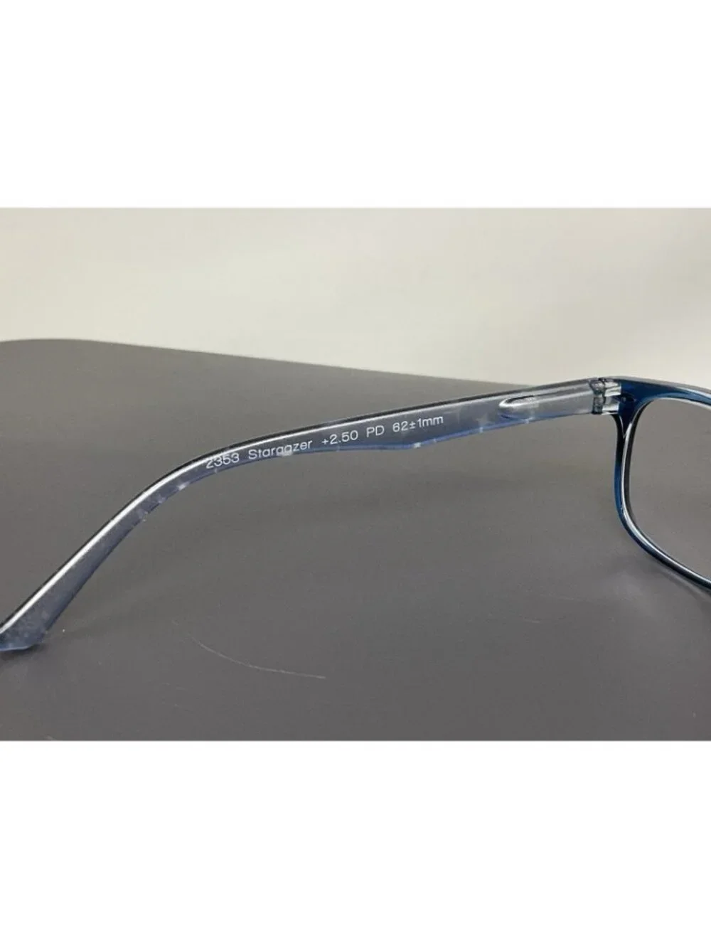 Peepers frame very